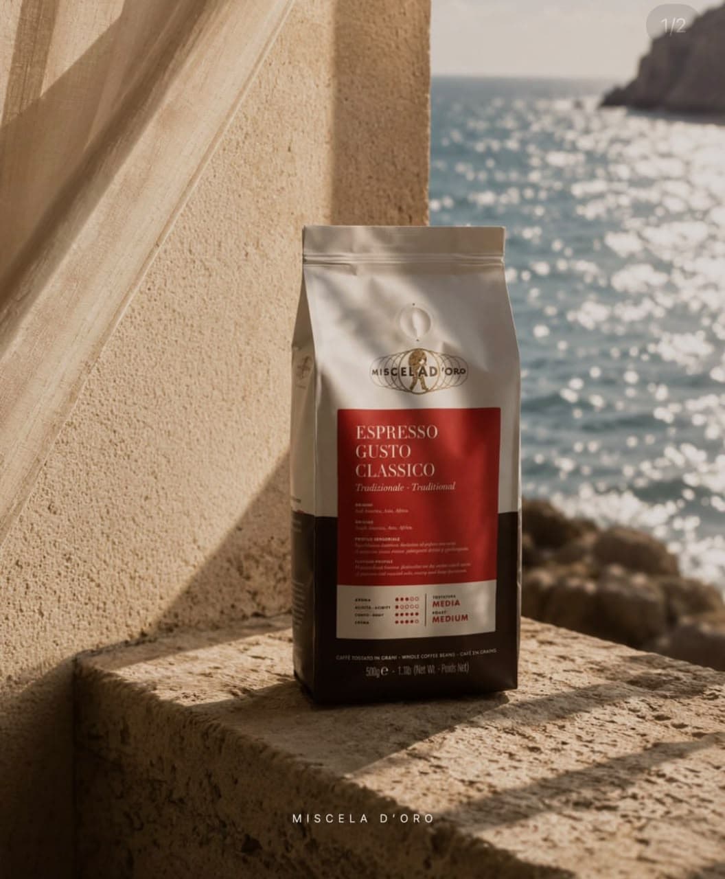 Miscela d’Oro Espresso Gusto Classico coffee bag by the sea